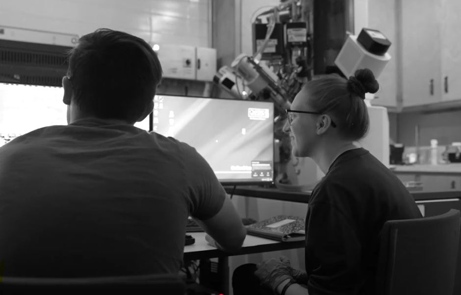 MES students at computer screens